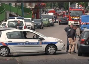 La police déployée à Saint-Etienne-de-Rouvray. D. R.