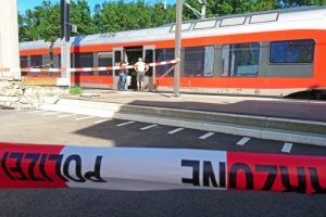 Deux hommes ont ouvert le feu hier soir sur les clients d’un café à Bâle. D. R.