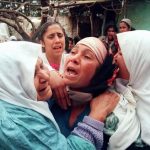 Des rescapées d'un massacre commis près d'Alger en janvier 1997. D. R.
