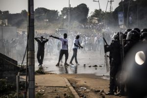 Scènes d'émeutes à Libreville. D. R.