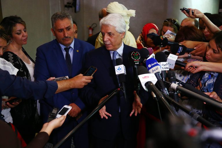  Le ministre de la Justice, Tayeb Louh, répondant aux questions des journalistes, aujourd’hui, au siège de l’APN. New Press