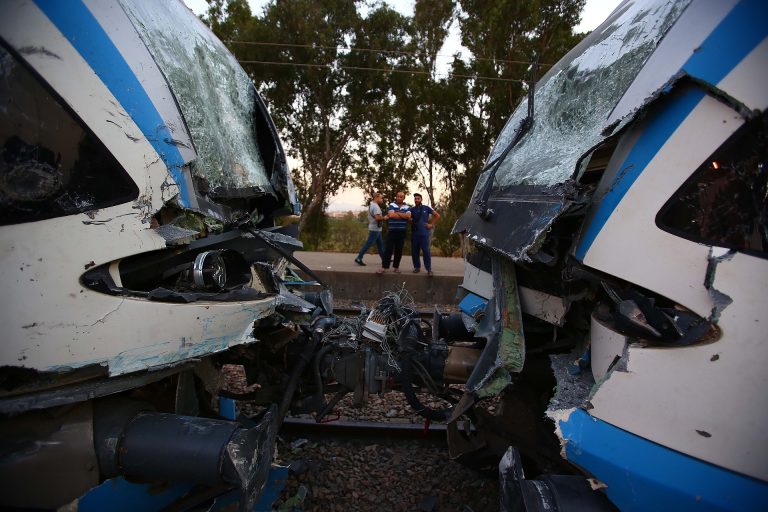 L'état des trains impliqués dans la collision témoigne de la puissance du choc. New Press