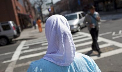 New York : un homme tente d’immoler une femme en hijab