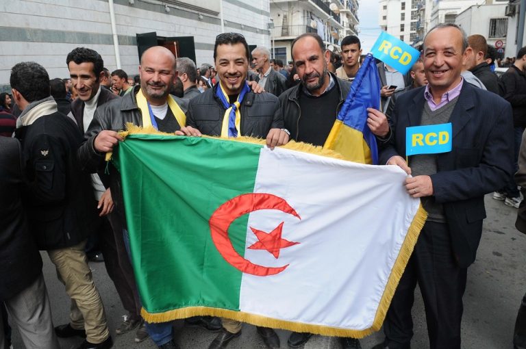 Des militants du RCD lors d'un meeting animé par Mohcine Belabbas. New Press