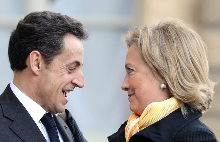 Nicolas Sarkozy et Hillary Clinton. D. R.