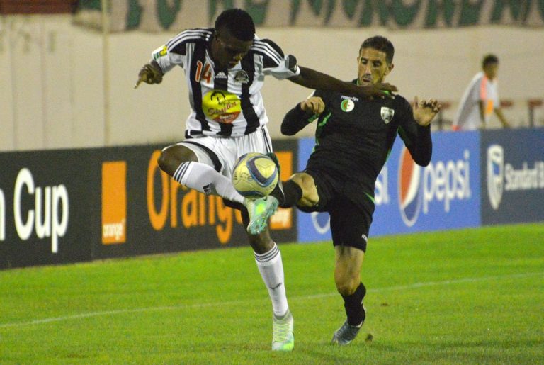 Phase de jeu du match aller. New Press