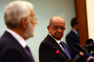Abdelkader Messahel avec le ministre libyen des Affaires étrangères, Mohamed Tahar Siala. New Press