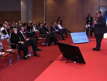 Lors de la conférence organisée par le groupe au Centre international des congrès à Alger. D. R.