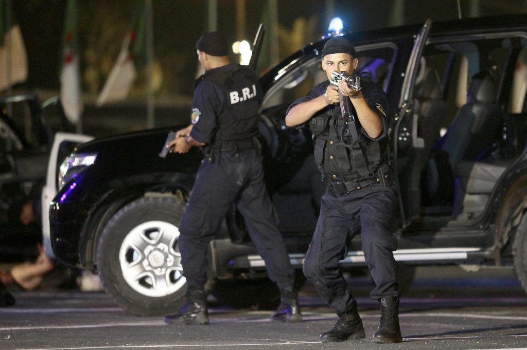 Des éléments de la BRI. New Press