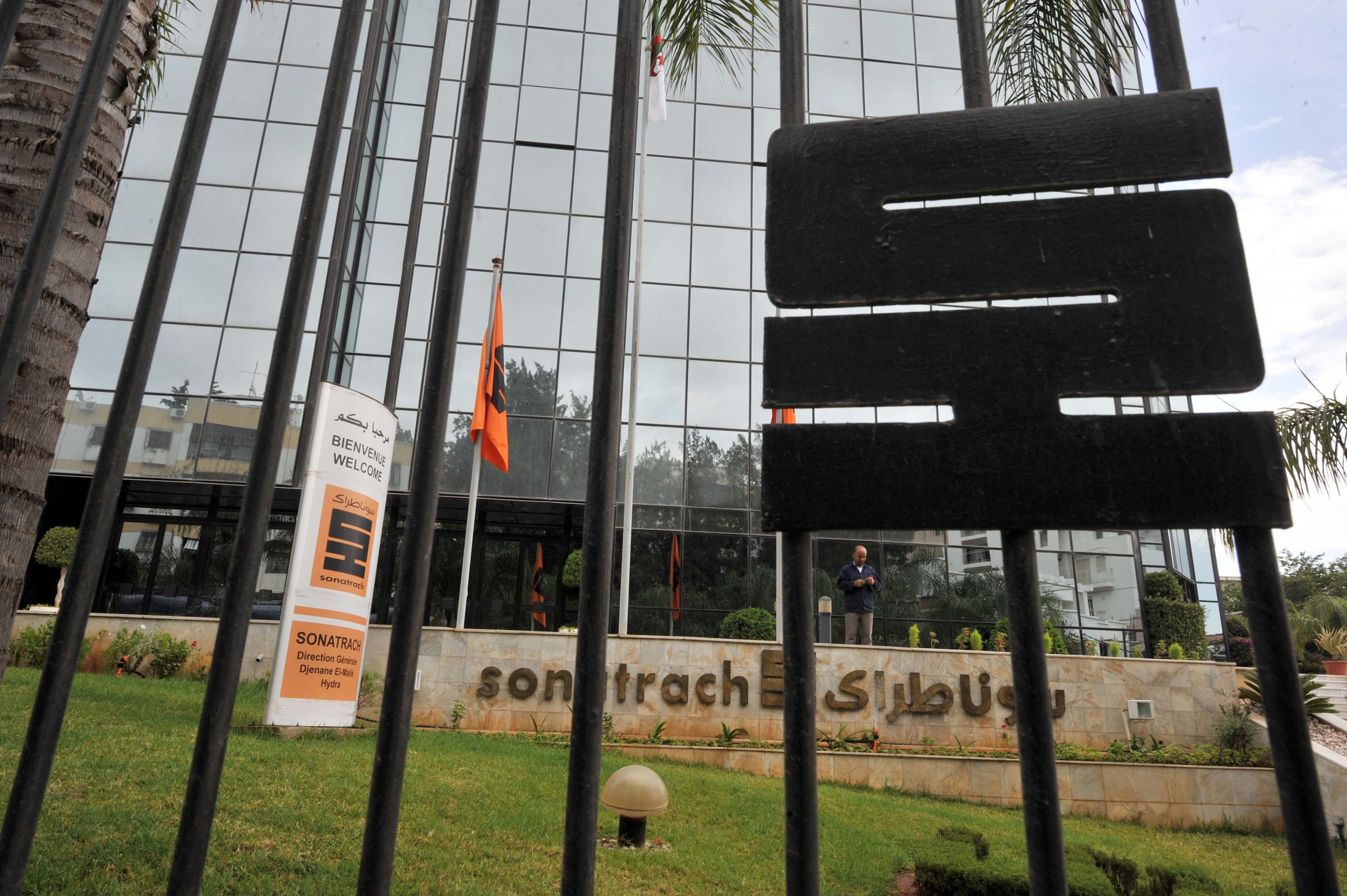 Siège de Sonatrach. New Press