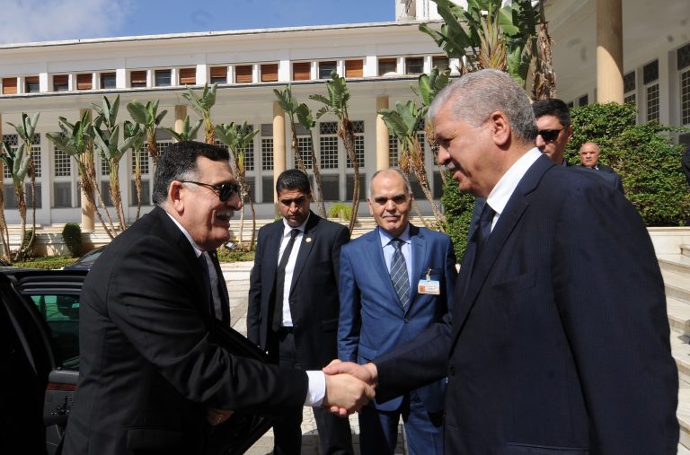 Fayez Al-Sarraj reçu par Abdelmalek Sellal lors de sa visite à Alger. New Press