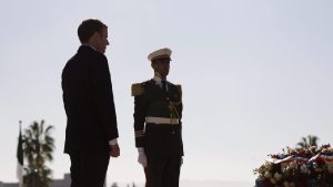 Macron prône l’amnésie volontaire de plus d’un siècle de colonisation