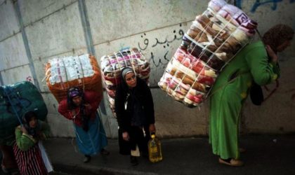 Chaque nuit, des milliers de Marocaines font la queue pour rentrer au pays