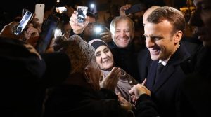Macron banlieues