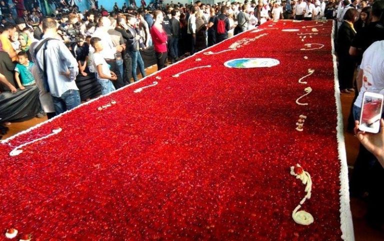 record mondial tarte fraise Algérie