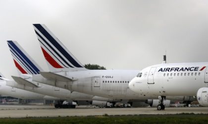 Des passagers refoulés crient : «Air France, voleur et complice des tueurs»