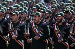 Les Gardiens de la révolution en parade. D. R.