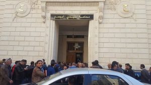 La cour d'Alger. New Press