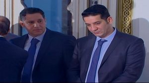 Abdelmoumen Ould Kaddour avec son prédécesseur Amine Mazouzi. D. R.