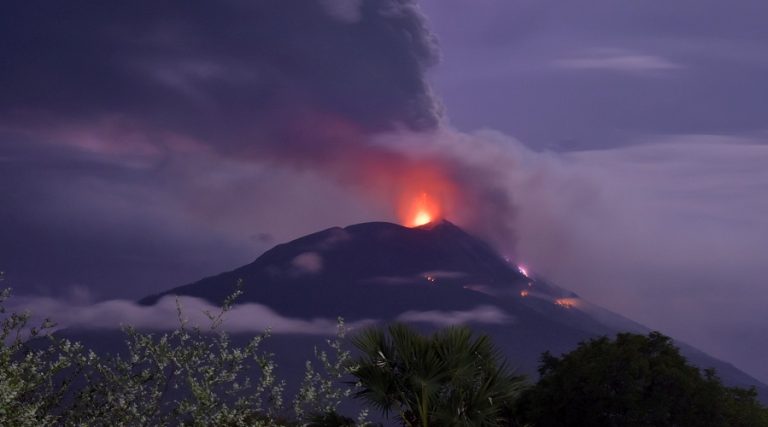 volcan indonésie
