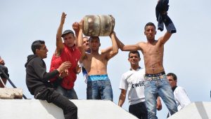 Les scènes d'émeute en plein centre-ville d'Annaba. New Press