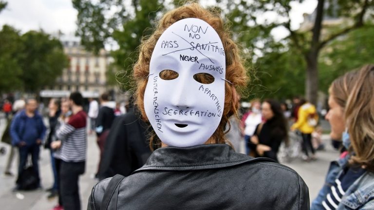 complot Macron se maoïse