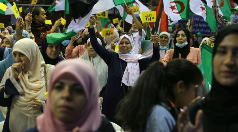 militantes capitalisme industriel