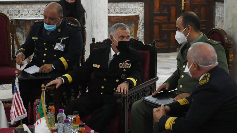 L’amiral Michelle J. Howard. D. R.