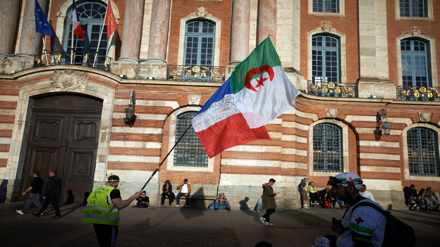 Entre la France et l'Algérie, le rapprochement après la crise