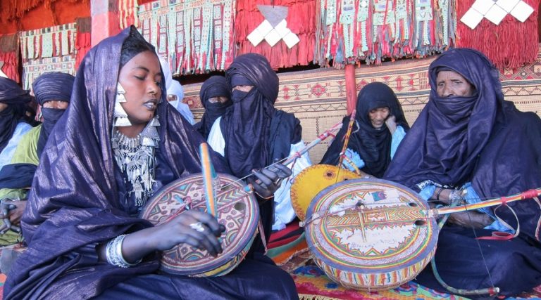 La troupe Imzad chante l'amitié et la solidarité entre les peuples. D. R.