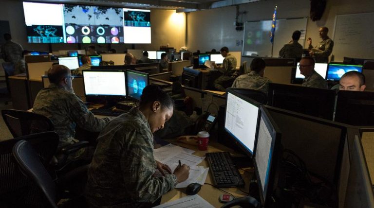 le conférencier a mis l'accent sur le rôle de «la famille et des établissements éducatifs et sociaux dans l'orientation des enfants