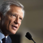 L’ancien ministre français Dominique de Villepin dézingue Israël à partir d’Alger