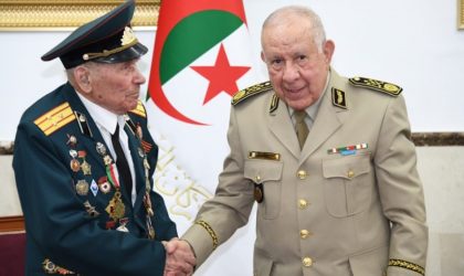 Le général d’armée Chanegriha reçoit le colonel à la retraite russe Andrei Pavlenko