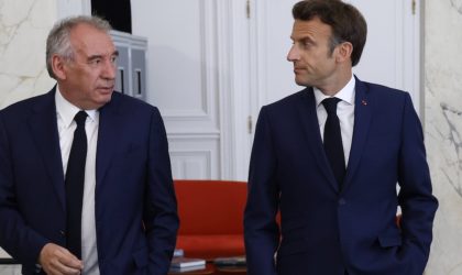 Macron enfonce la France dans une mascarade politique d’un grotesque sans précédent