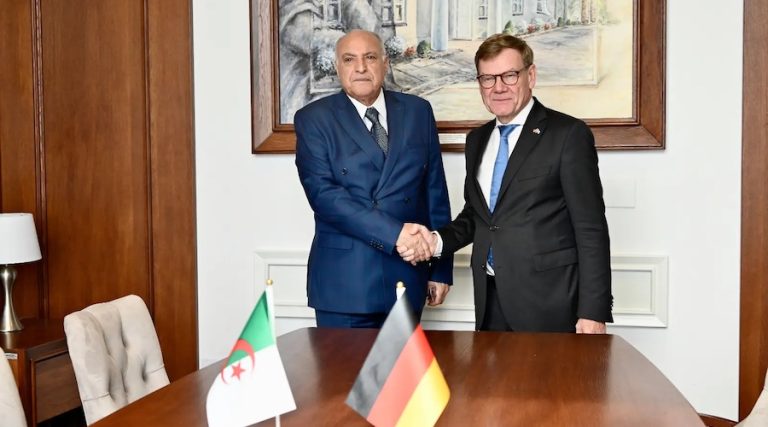 Ahmed Attaf en compagnie de Johann Wadephul. D. R.