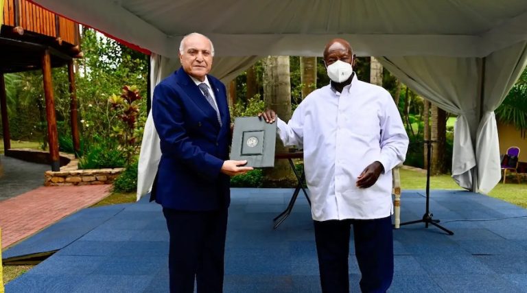 Attaf reçu à Kampala par le président de la République d’Ouganda Museveni
