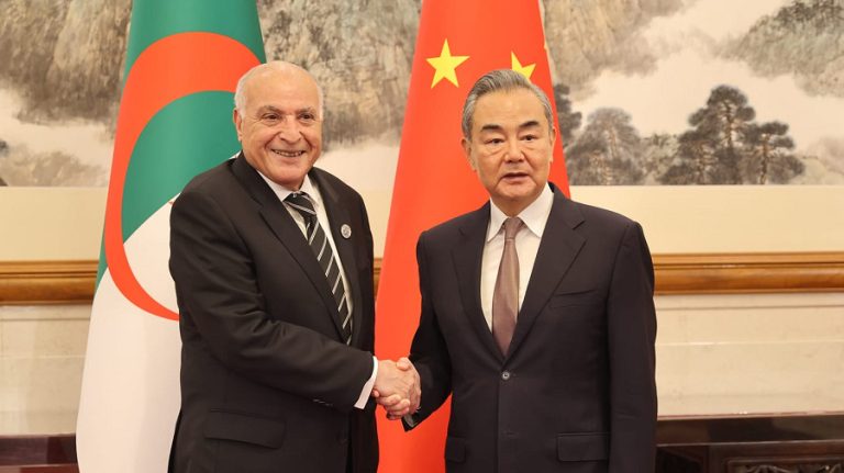 Echange téléphonique entre Ahmed Attaf et Wang Yi : Alger et Pékin réaffirment leur partenariat stratégique