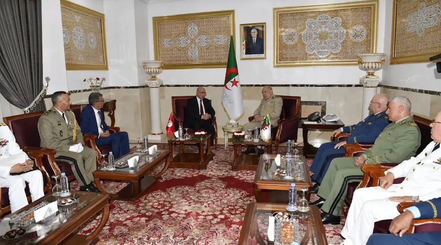 Le général d’armée Chanegriha et son homologue tunisien signent l’accord intergouvernemental de coopération dans le domaine de la défense