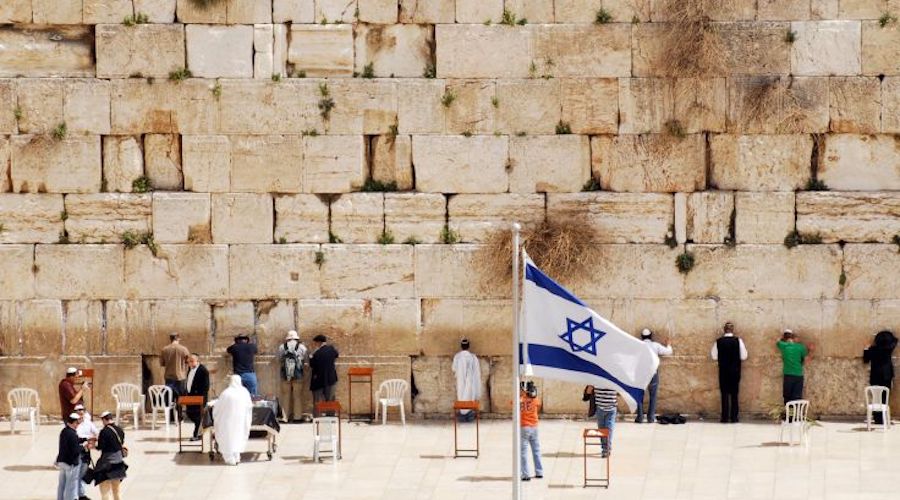 Des universitaires français en pèlerinage au pays génocidaire des Palestiniens