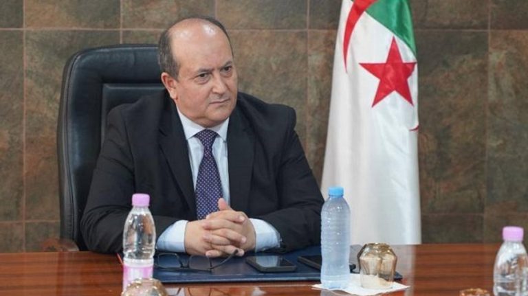 Le Premier ministre Sifi Ghrieb préside une réunion du gouvernement consacrée à la relance de l’investissement