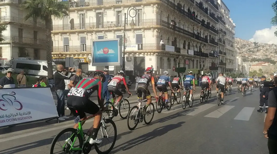 Grand prix international cycliste d’Alger : départ de la 3e étape à partir de Bab el Oued