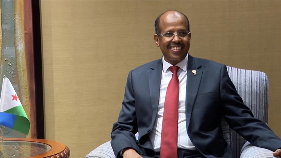 1re gymnaste africaine sacrée championne du monde : le président de la Commission de l’UA félicite Kaylia Nemour