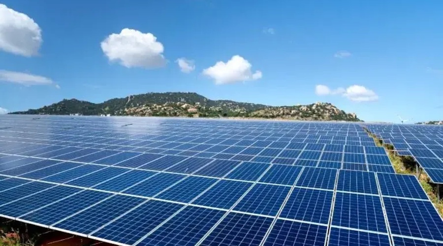 Energie solaire : mise en service des deux premières centrales du projet de 3 200 MW avant fin 2025