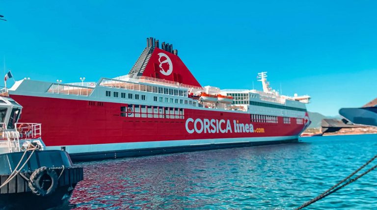 Un navire de la compagnie française de transport de voyageurs Corsica Linea immobilisé au port d’Alger