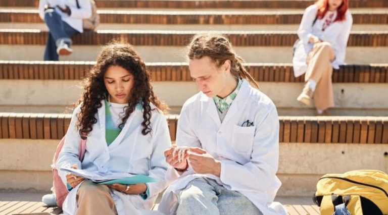 90 étudiants participent au 1e concours national des étudiants en médecine en Algérie