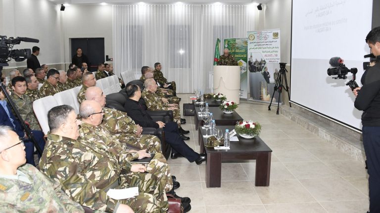 Le général d’armée Saïd Chanegriha suit l’opération de lancement réussie du second satellite Alsat-3B