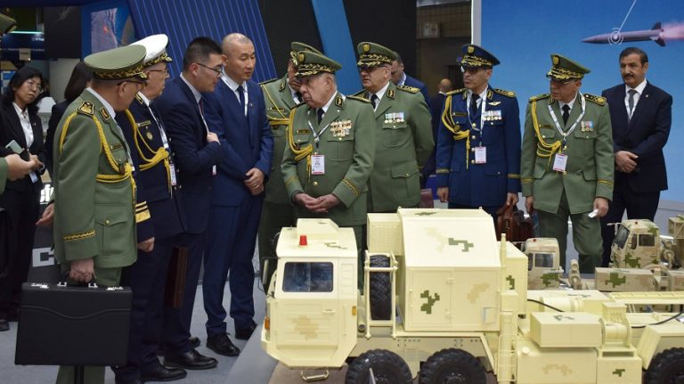 Le général d’armée Saïd Chanegriha poursuit sa visite officielle au Qatar : un haut niveau de coopération