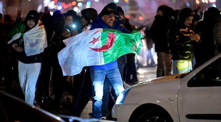 Cette nuit à Alger quand la foule a fêté la victoire comme en 2019