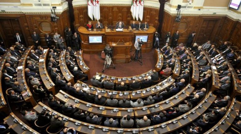 Le Conseil de la nation entame l’examen du projet de loi criminalisant la colonisation