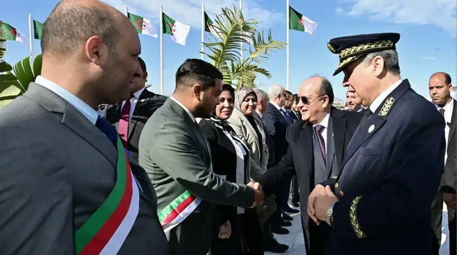 Mine de Gara Djebilet : Ghrieb à Oran pour suivre l’arrivée et le déchargement du minerai de fer